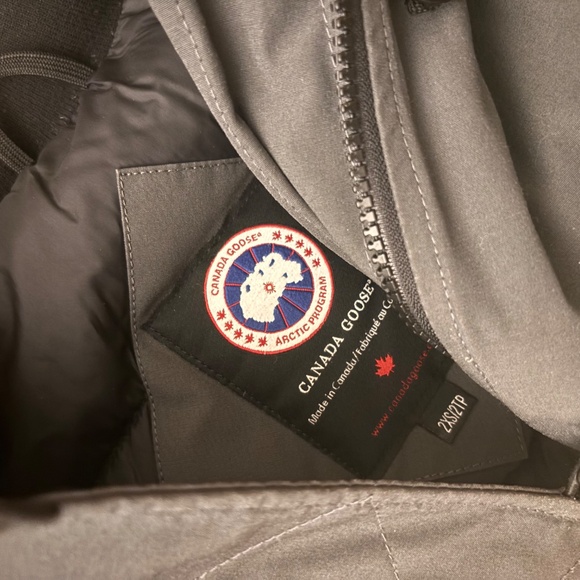 Canada Goose Dark Gray Puffer Jacket - Picture 4 of 6